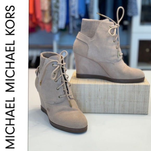 MICHAEL Michael Kors Carrigan wedge bootie - Picture 1 of 8